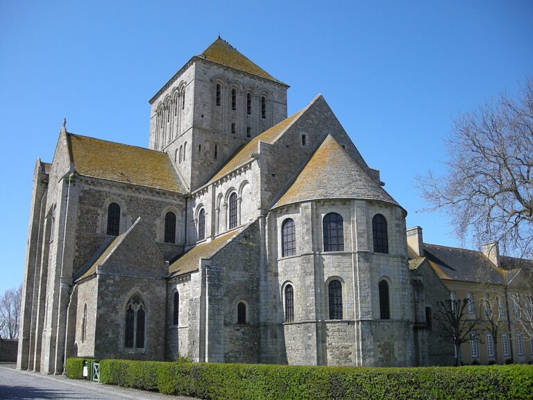 What is a Romanesque Cathedral?