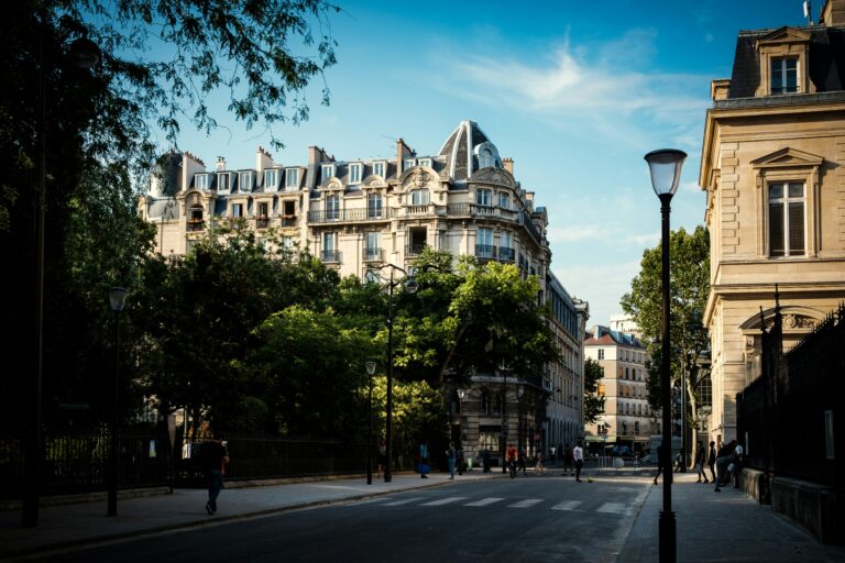 A Safe Guide to Paris: What parts of Paris Should you Avoid?